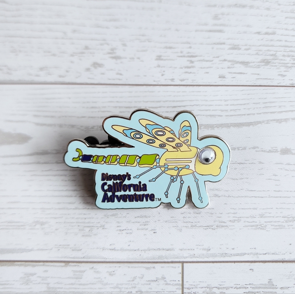 Disney California Adventure Dragonfly Moving Eye Trading Pin VTG 2002 Y2K